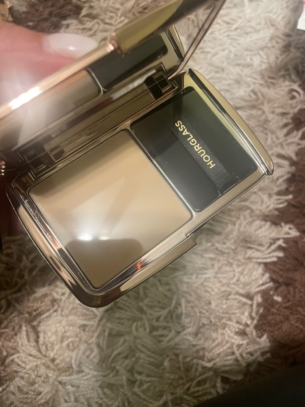 Hourglass Airbrush Pressed Powder-Translucent Medium